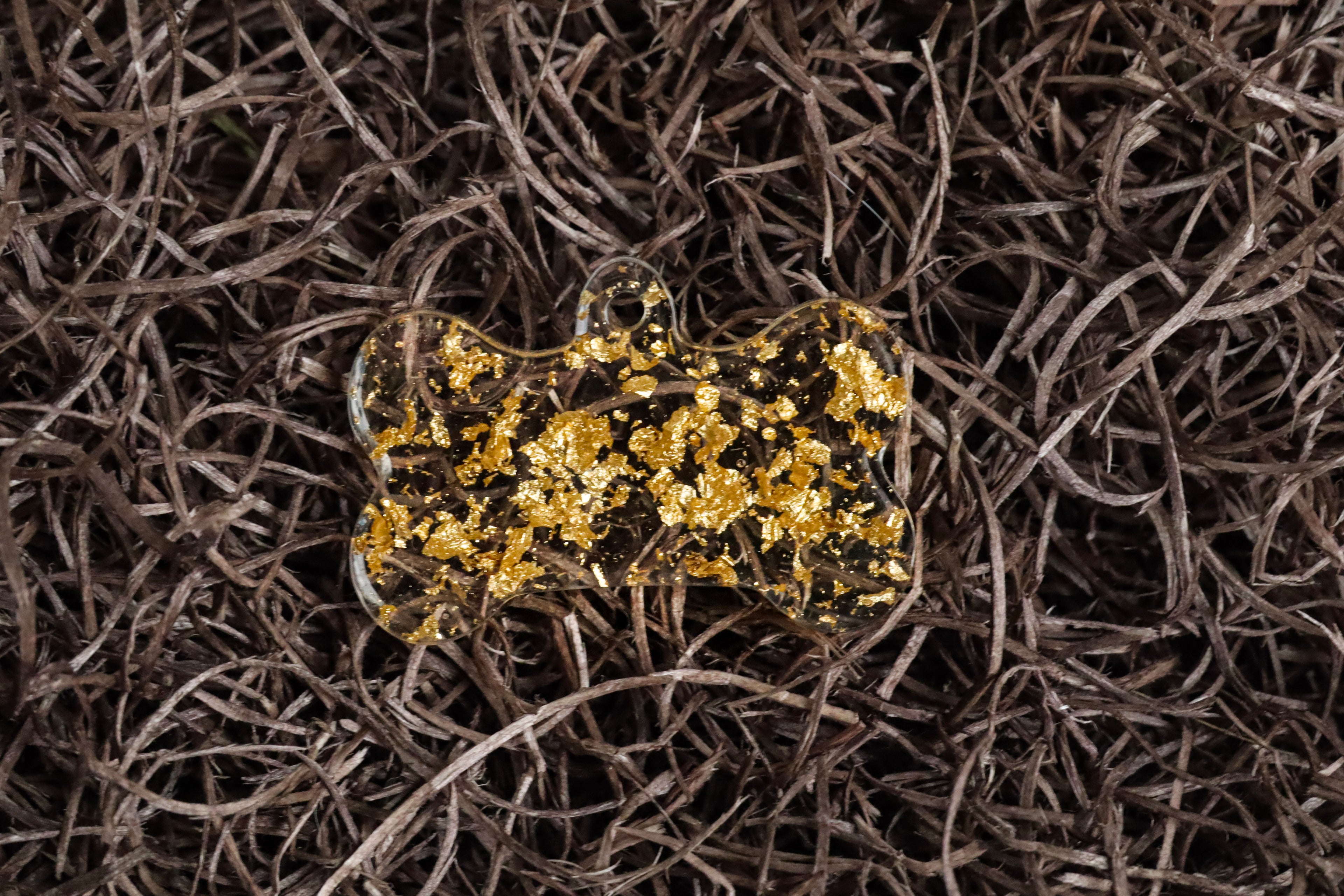 Chapa identificativa elegante con pan de oro